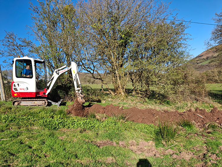 Ivanhoe Groundworks digging out leaking water pipe